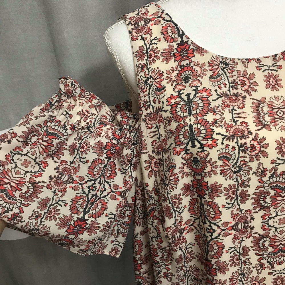 NWT Gibson Latimer Cold Shoulder Top